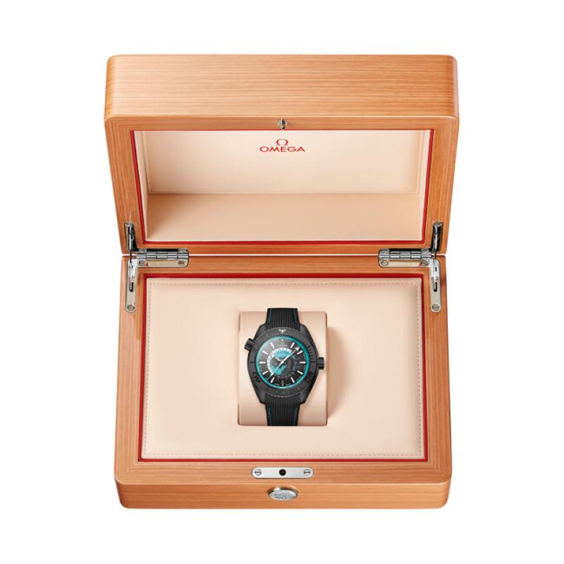 215.92.46.22.01.006 Seamaster Planet Ocean 600M Worldtimer