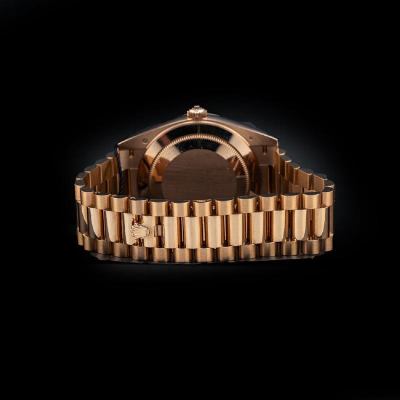 M228235-0032 President