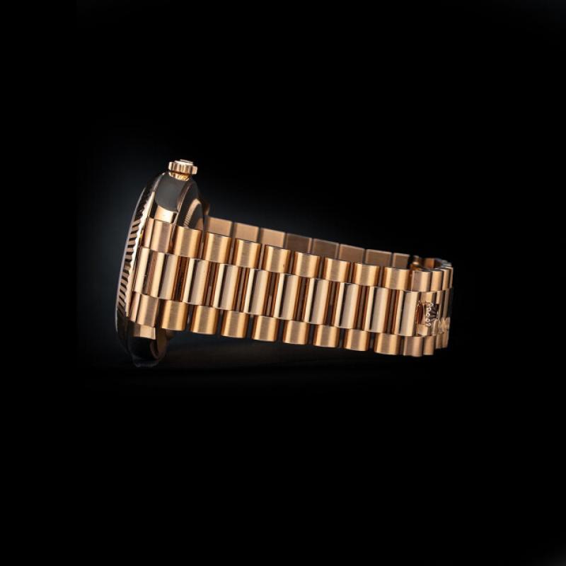 M228235-0032 President